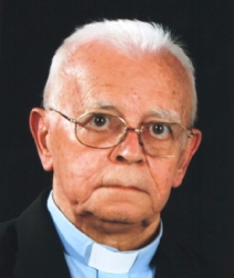 Monsenhor Evaristo José Vicente.
