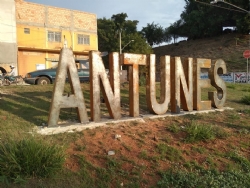 Instalação de letreiro no Distrito de Antunes
