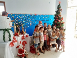Confira as fotos de hoje (12/12/19) da visita do Papai Noel Geraldo Leonardo de Paula e de seus Ajudantes, Robson e Tatiane, na Escola Municipal José Ferreira de Faria, turno da tarde!