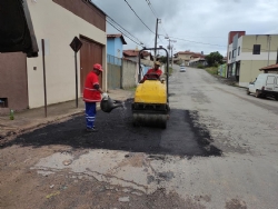 Operação tapa-buracos no Distrito de Antunes: