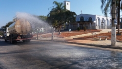 Prefeitura Municipal de Igaratinga realiza a desinfecção com mistura de água e cloro contra o novo coronavírus (COVID-19) no Distrito de Antunes