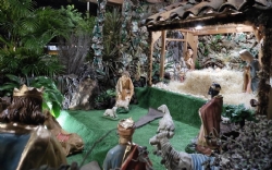 Em comemoração a inauguração do Presépio de Natal, foram realizadas no local orações e reza de terço junto à população.