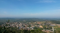 Vista geral do Município de Igaratinga (sede) - Morro da Cruz Velha.