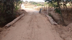 Manilhamento em estrada que liga as comunidades da Várzea da Cachoeira e Cachoeira