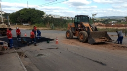 Operação tapa-buracos na Rua do Cruzeiro