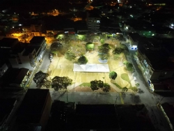 Praça Manuel de Assis 100% iluminada com lâmpadas de LED