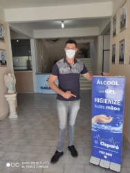 Instalação de totem para álcool em gel a 70% no prédio da Prefeitura Municipal de Igaratinga