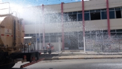 Prefeitura Municipal de Igaratinga realiza a desinfecção com mistura de água e cloro contra o novo coronavírus (COVID-19) na Sede do Município