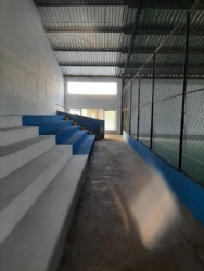 Prefeitura Municipal providencia revitalização da pintura na quadra da Escola Municipal Dona Maria Pinto de Mendonça.