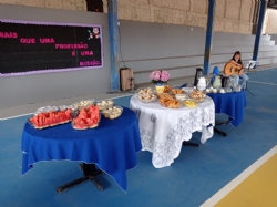 Em homenagem ao dia do Professor, a Prefeitura Municipal por meio da Secretaria de Educação realiza programação especial, com direito a café da manhã.
